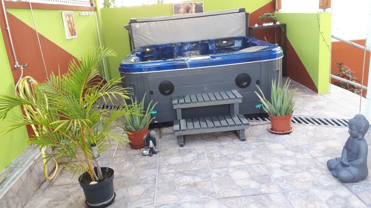 La Casa Binecha Avec Jacuzzi Villa Baillif Buitenkant foto